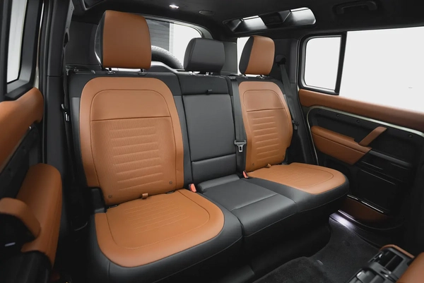 2025 LAND ROVER DEFENDER P635 OCTA | GCC 5 YEARS WARRANTY | 635 HP | HIGH SPEC |