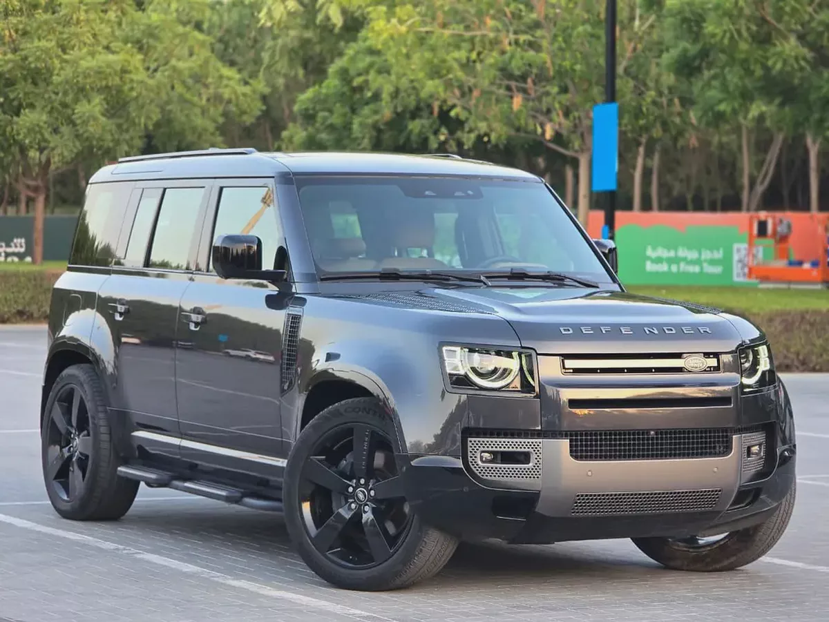 Defender 110 X-Dynamic HSE 2025  - GCC Specs - Under warranty - Service free 2 years - 2 Keys