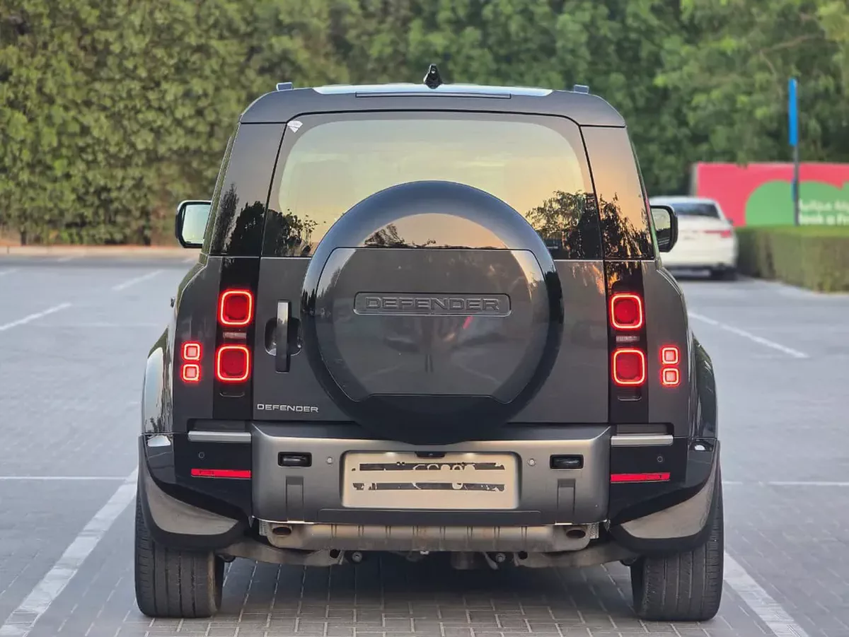 Defender 110 X-Dynamic HSE 2025  - GCC Specs - Under warranty - Service free 2 years - 2 Keys-5-5