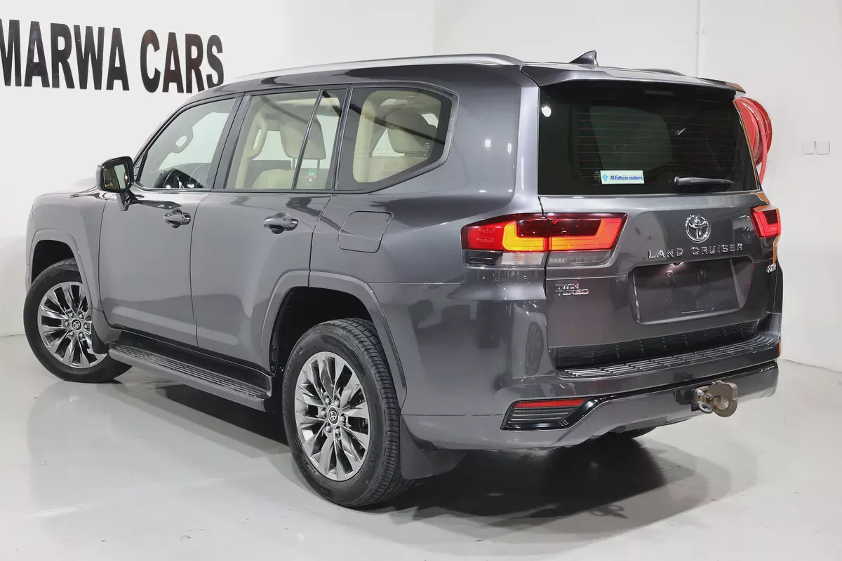Toyota Land Cruiser 3.5L TWINTURBO GXR 2022 | GCC Specs | Pristine Condition-2-2