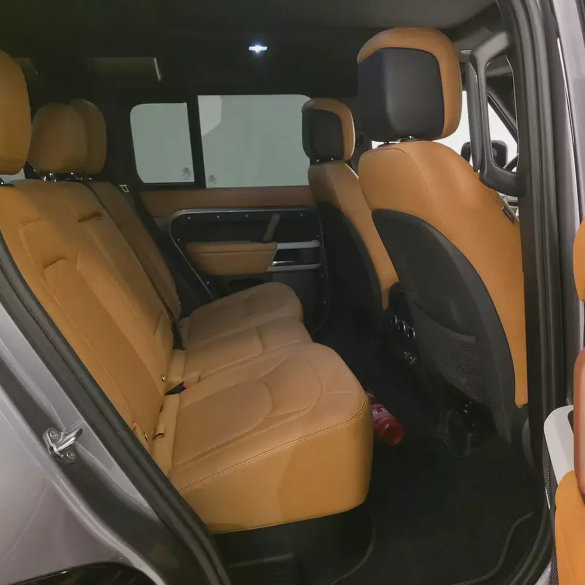 AED 5154 PM | LAND ROVER DEFENDER HSE P400 2024 | AGENCY WARRANTY TILL MARCH 2029 | SERVICE PACKAGE-16-16