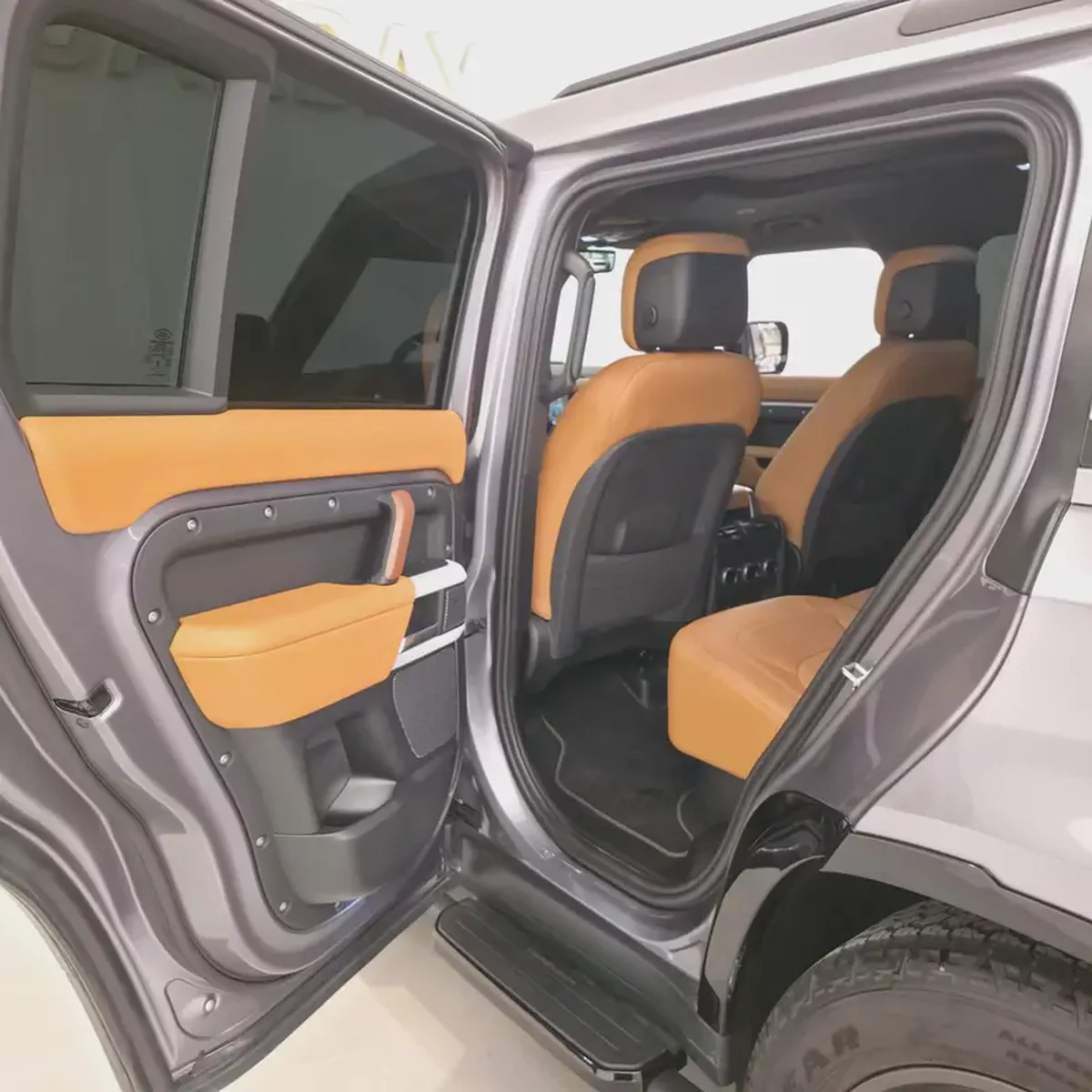 AED 5154 PM | LAND ROVER DEFENDER HSE P400 2024 | AGENCY WARRANTY TILL MARCH 2029 | SERVICE PACKAGE-17-17