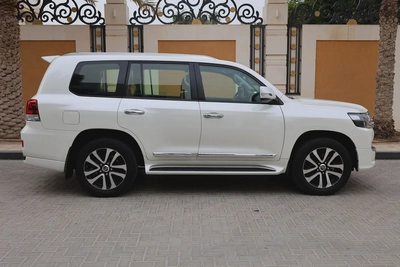 TOYOTA LAND CRUISER-GXR GRAND TOURING-2019-148000KM-GCC SPECS-EXCELLENT CONDITION-4
