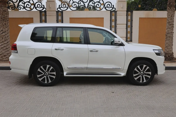 TOYOTA LAND CRUISER-GXR GRAND TOURING-2019-148000KM-GCC SPECS-EXCELLENT CONDITION