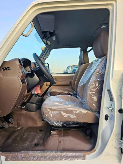 Toyota Land Cruiser Pick Up  M/T / DOUBLE CABIN / 2.8L V4 DIESEL / SNORKEL / 4WD (CODE # STD-E)-8
