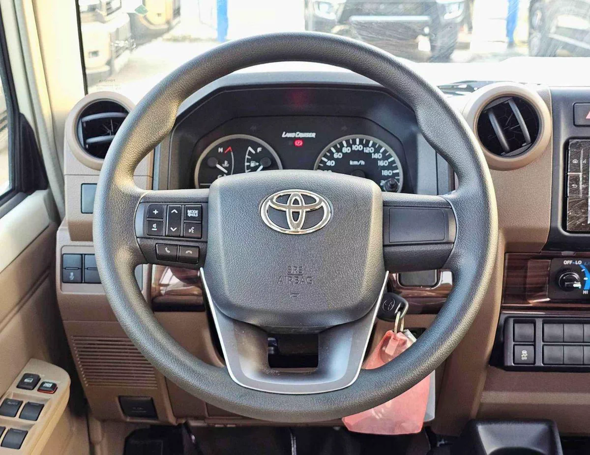 Toyota Land Cruiser Pick Up  M/T / DOUBLE CABIN / 2.8L V4 DIESEL / SNORKEL / 4WD (CODE # STD-E)-13-0