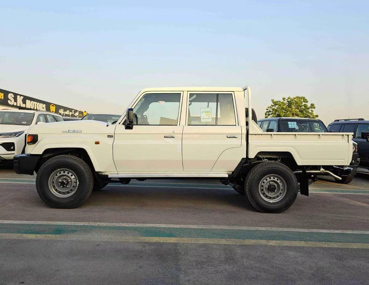 Toyota Land Cruiser Pick Up  M/T / DOUBLE CABIN / 2.8L V4 DIESEL / SNORKEL / 4WD (CODE # STD-E)-2-0