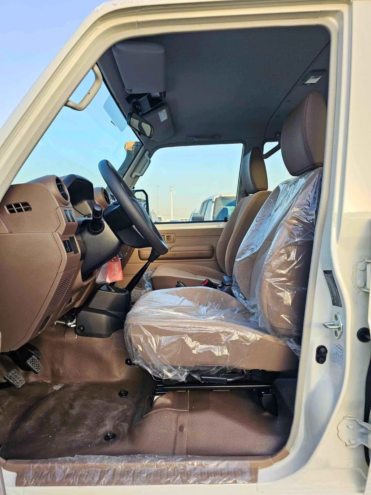 Toyota Land Cruiser Pick Up  M/T / DOUBLE CABIN / 2.8L V4 DIESEL / SNORKEL / 4WD (CODE # STD-E)-8-0