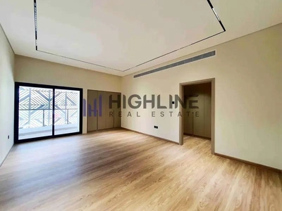 Exclusive 4-Bedroom Luxury Villa Near the Beach-8