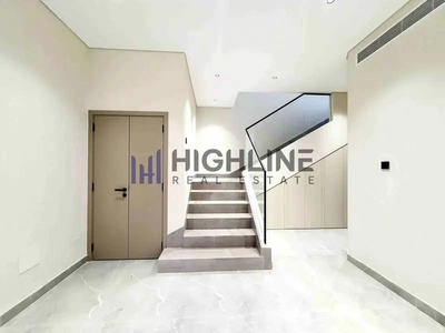 Exclusive 4-Bedroom Luxury Villa Near the Beach-5