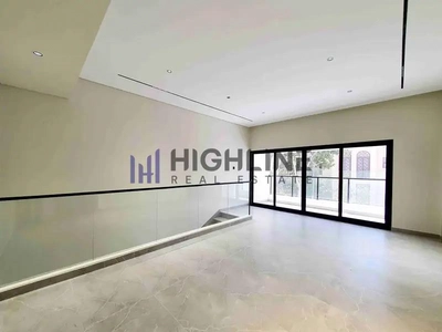 Exclusive 4-Bedroom Luxury Villa Near the Beach-7