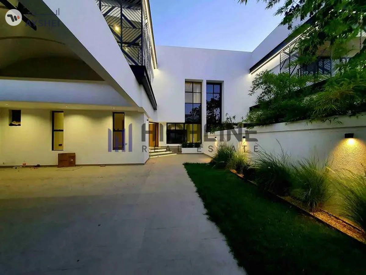 Exclusive 4-Bedroom Luxury Villa Near the Beach-16-16