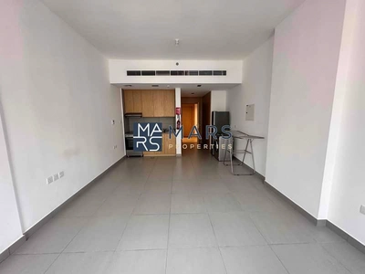 BRAND NEW STUDIO WITH KITCHEN APPLIANCES L-5