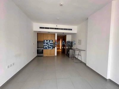 BRAND NEW STUDIO WITH KITCHEN APPLIANCES L-6