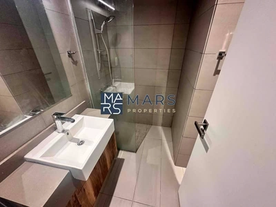 BRAND NEW STUDIO WITH KITCHEN APPLIANCES L-7