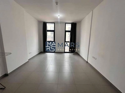 BRAND NEW STUDIO WITH KITCHEN APPLIANCES L-8