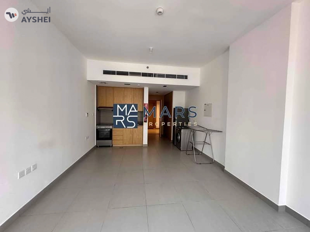 BRAND NEW STUDIO WITH KITCHEN APPLIANCES L-6-6