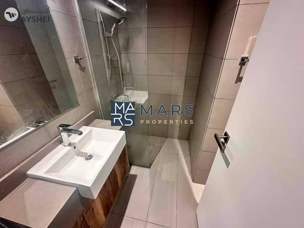 BRAND NEW STUDIO WITH KITCHEN APPLIANCES L