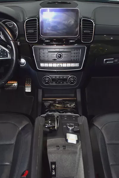 EXCELLENT DEAL for our Mercedes Benz GLE43 AMG ( 2018 Model ) in Silver Color GCC Specs-15