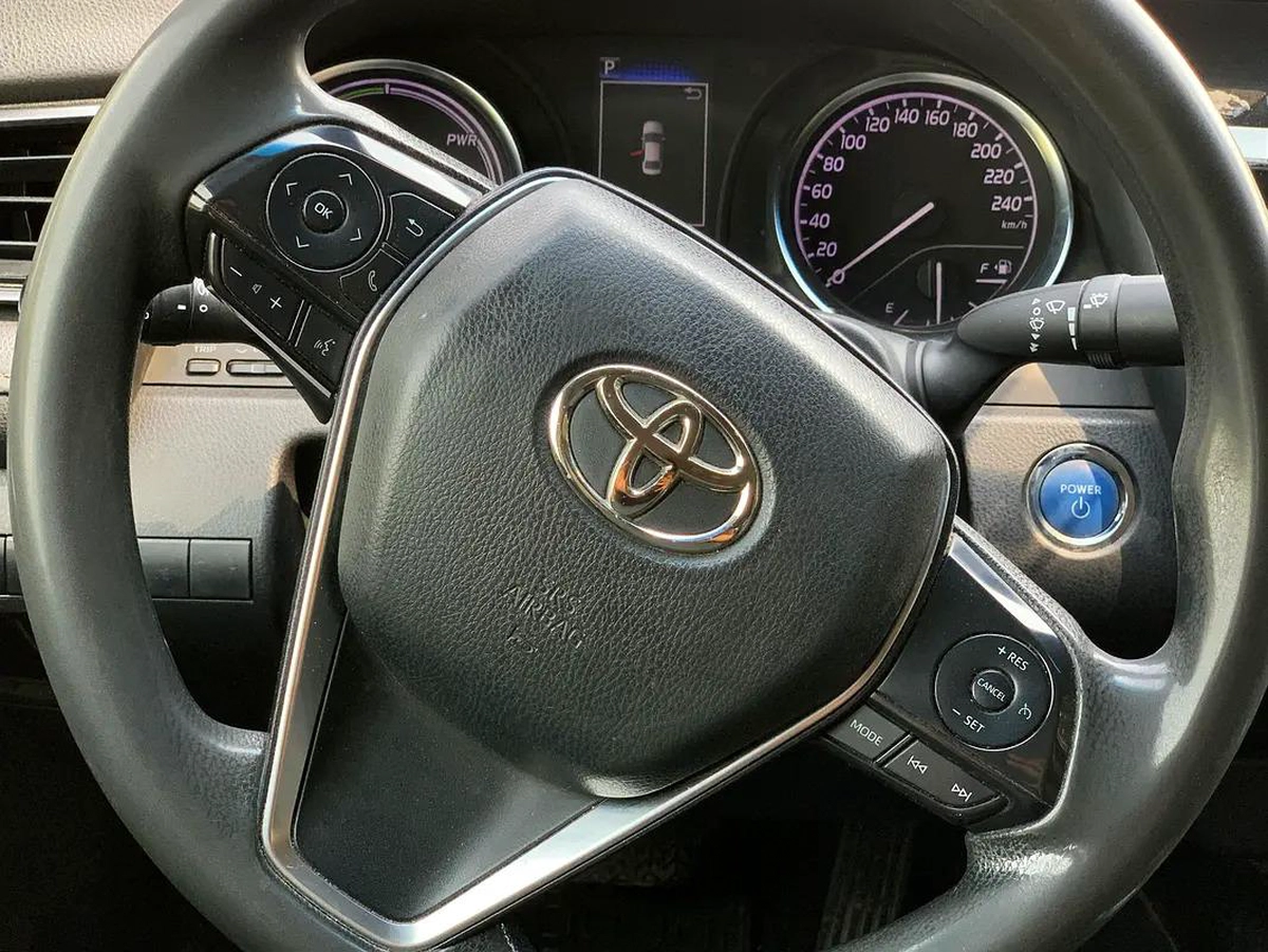 Toyota Camry LE-5-5