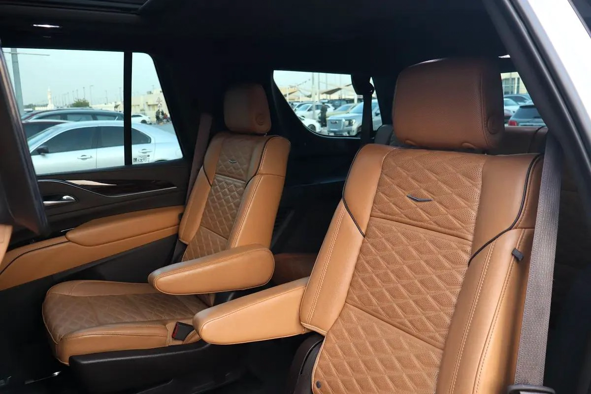 Cadillac Escalade Platinum Luxury 2021 GCC – Full Option – Original Paint-7-7