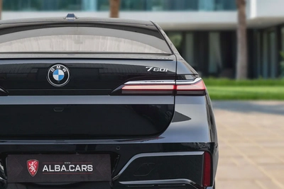 9,400 P.M |  M760 xDrive | 0% Downpayment | BMW WARRANTY & SERVICE!-5