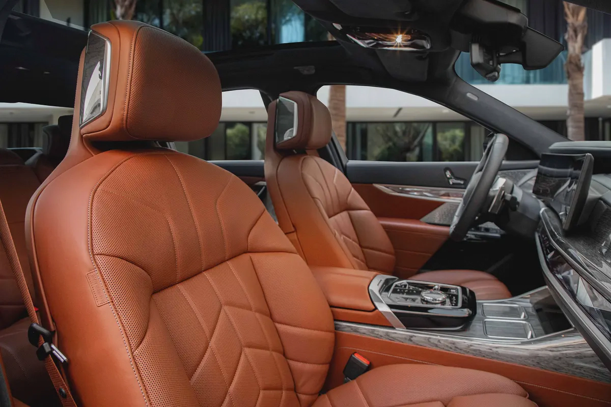 9,400 P.M |  M760 xDrive | 0% Downpayment | BMW WARRANTY & SERVICE!-10-10