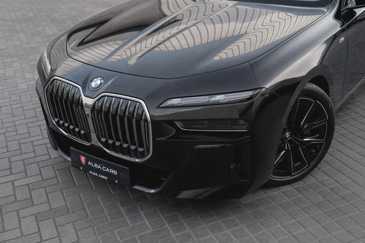 9,400 P.M |  M760 xDrive | 0% Downpayment | BMW WARRANTY & SERVICE!-6-6