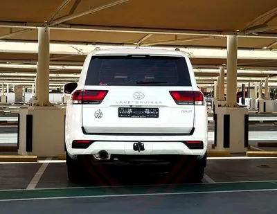 Toyota Land Cruiser GXR 3.5 L | | GCC | Accident-Free | In Excellent Condition | 4452 P.M-5