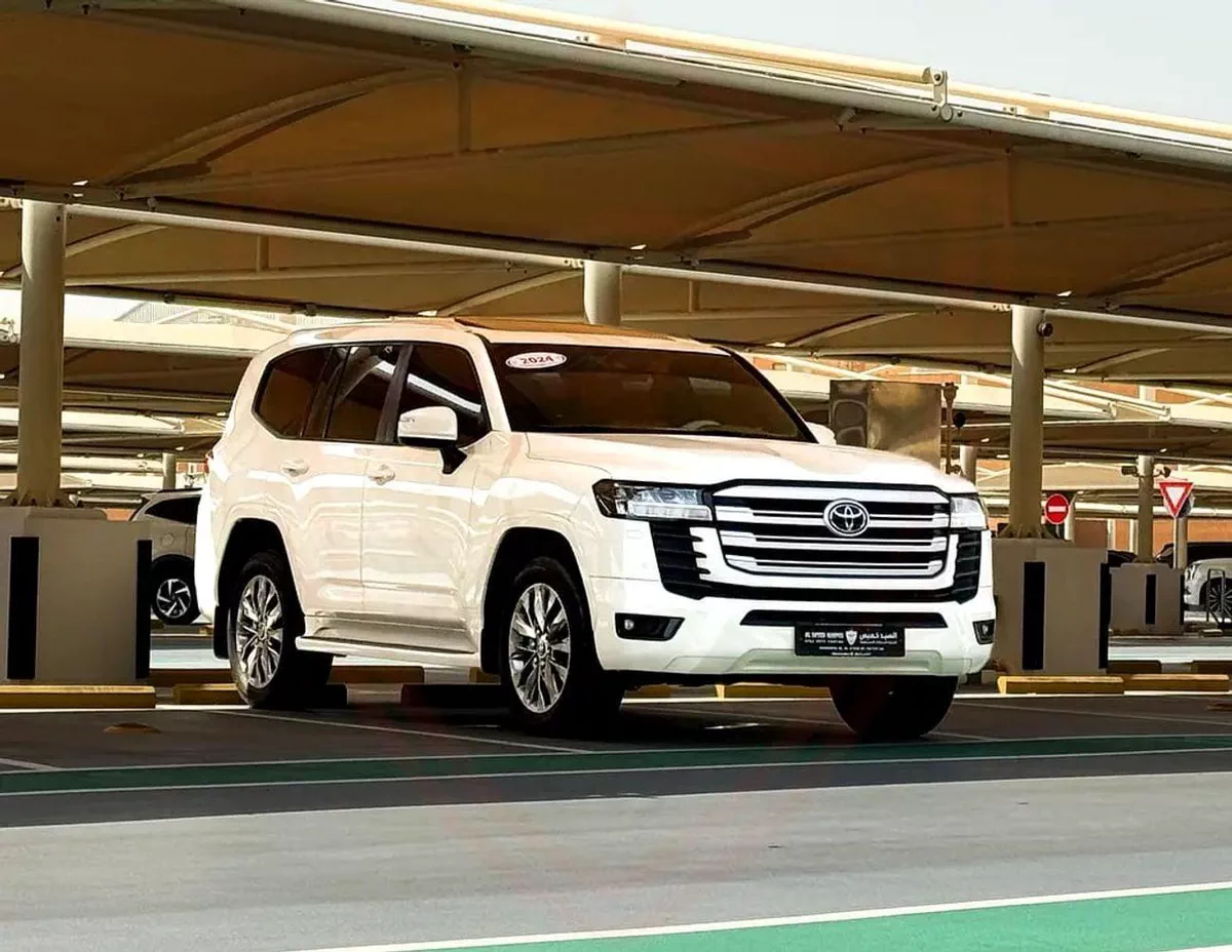 Toyota Land Cruiser GXR 3.5 L | | GCC | Accident-Free | In Excellent Condition | 4452 P.M