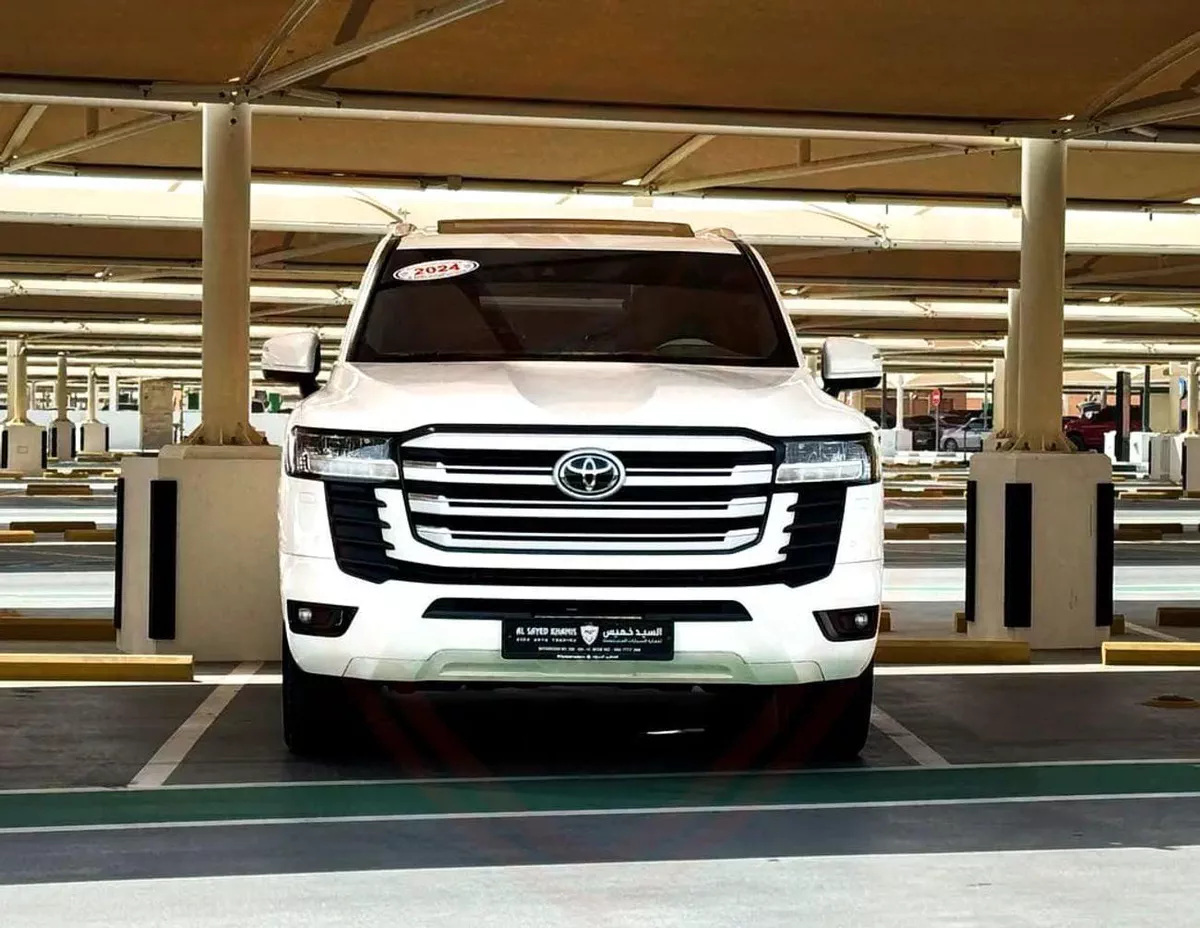 Toyota Land Cruiser GXR 3.5 L | | GCC | Accident-Free | In Excellent Condition | 4452 P.M-1-0