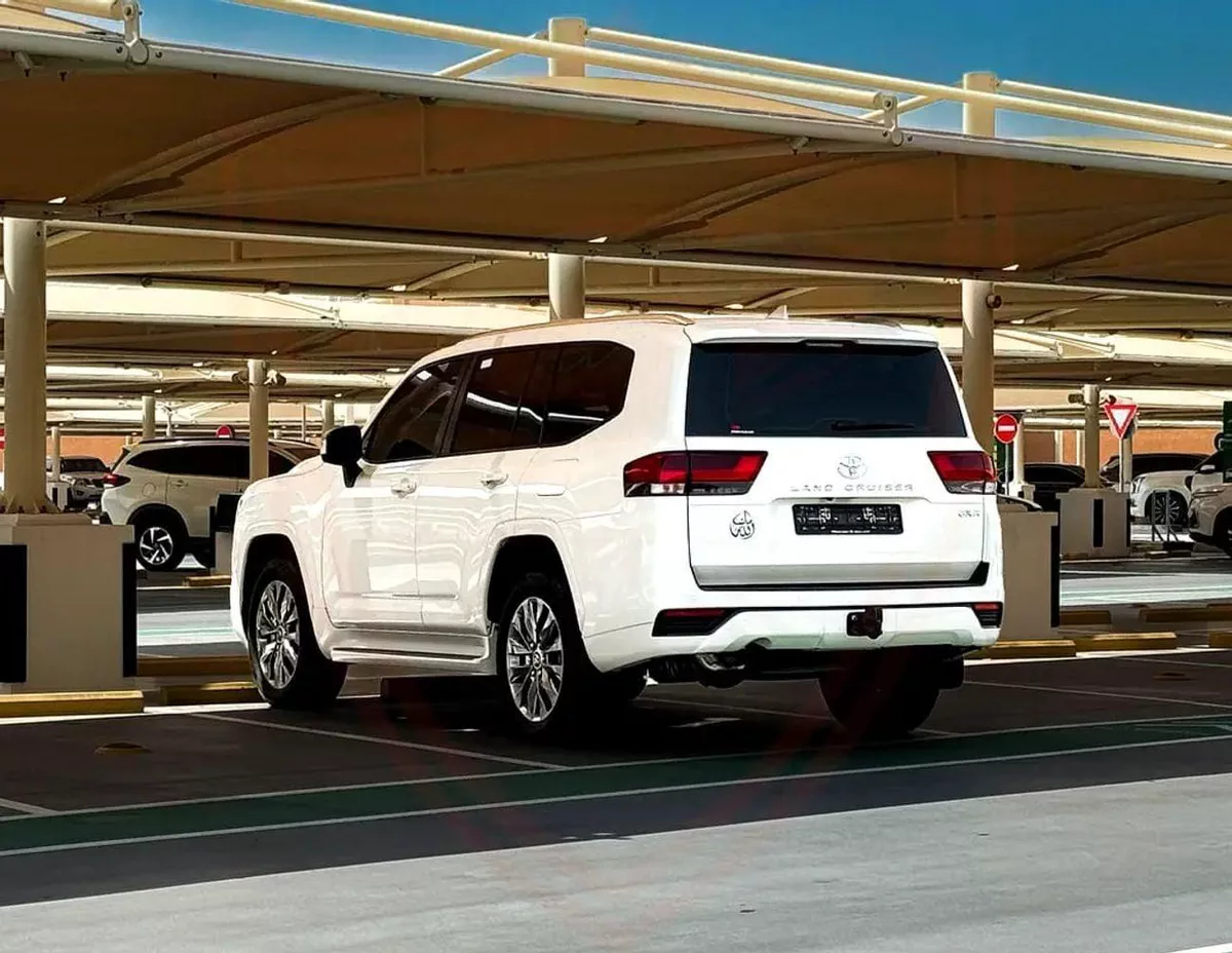Toyota Land Cruiser GXR 3.5 L | | GCC | Accident-Free | In Excellent Condition | 4452 P.M-4-0