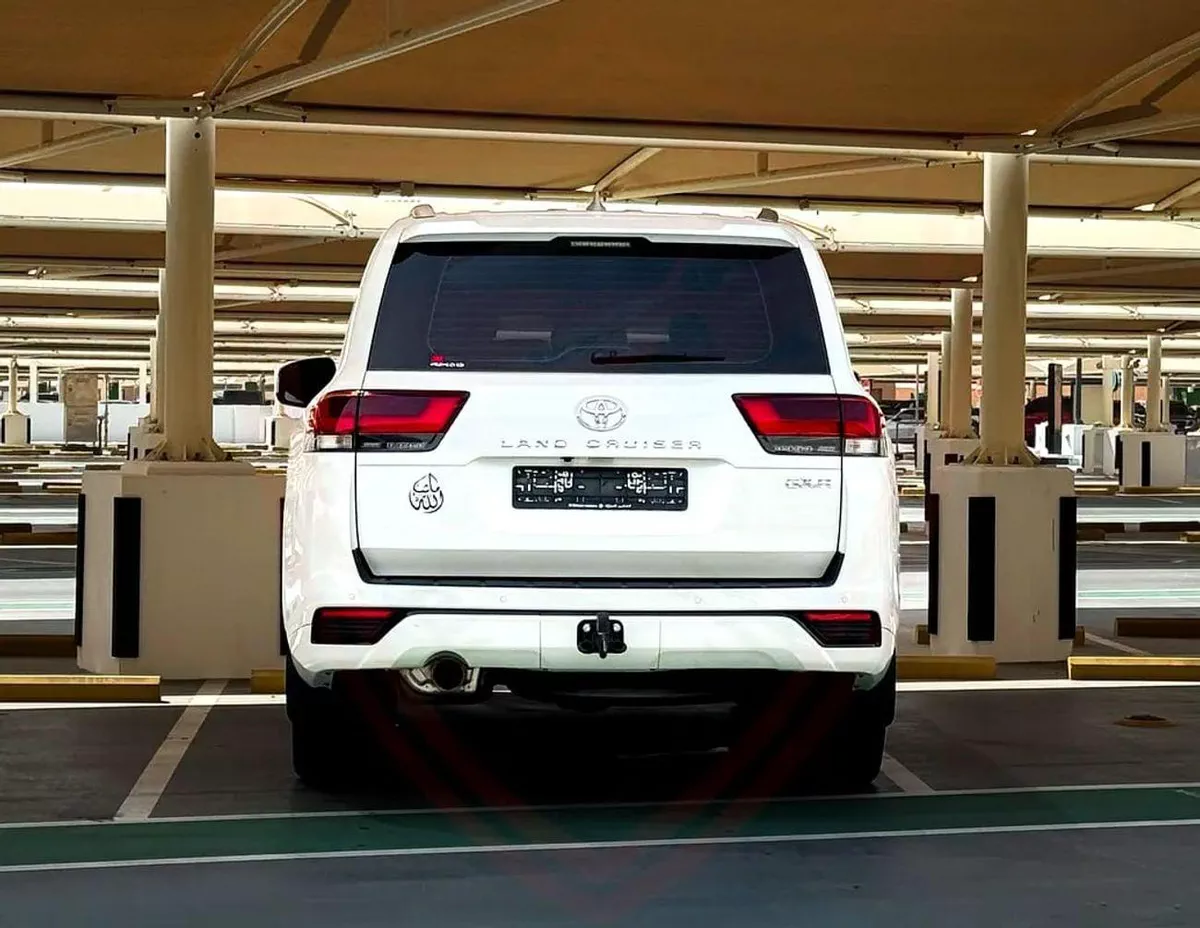 Toyota Land Cruiser GXR 3.5 L | | GCC | Accident-Free | In Excellent Condition | 4452 P.M-5-0