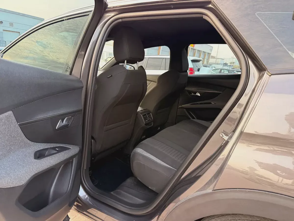Experience the perfect blend of style and efficiency with the 2024 Peugeot 3008 Active. This brand-n-9-9