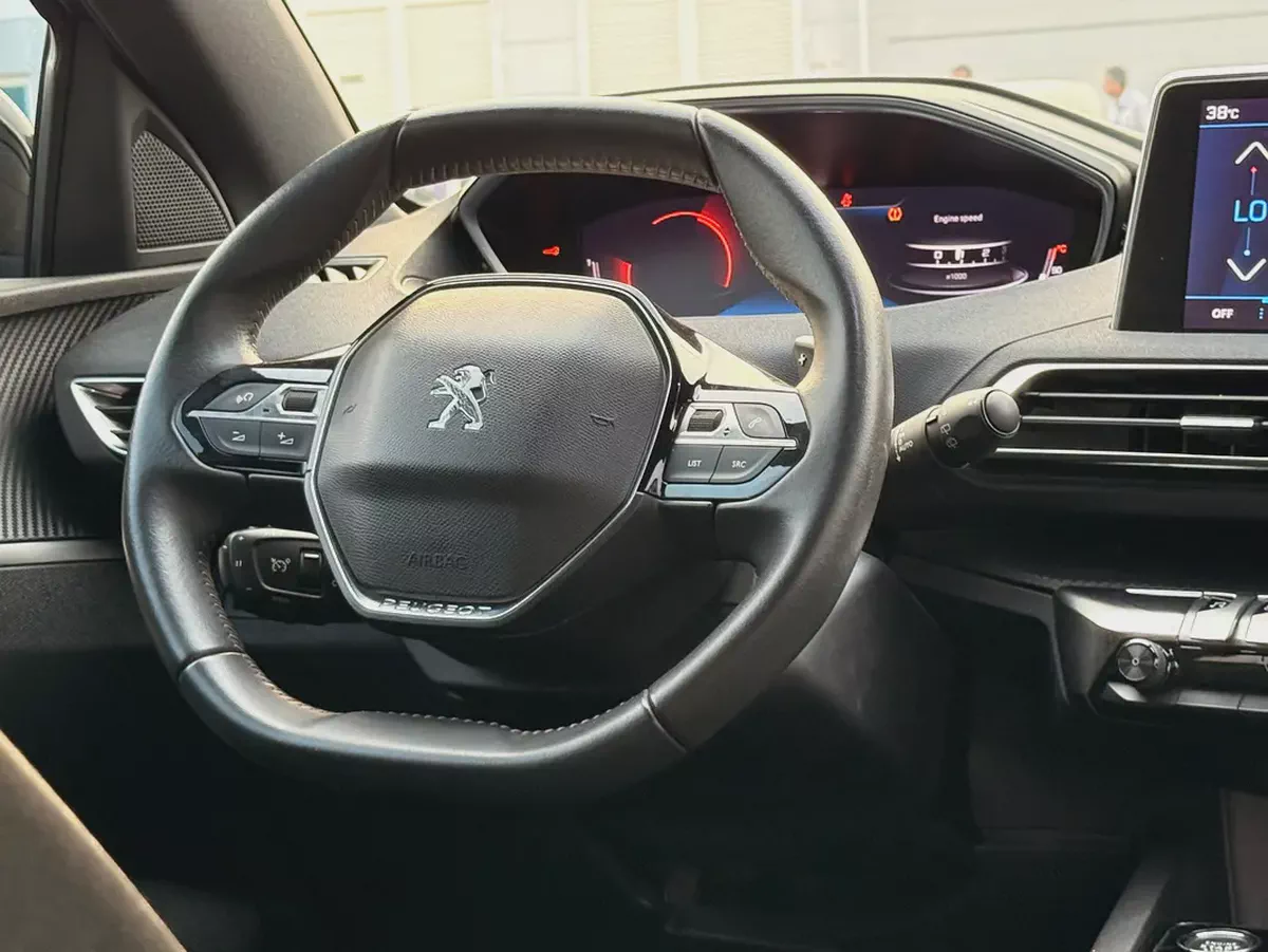 Experience the perfect blend of style and efficiency with the 2024 Peugeot 3008 Active. This brand-n-12-12