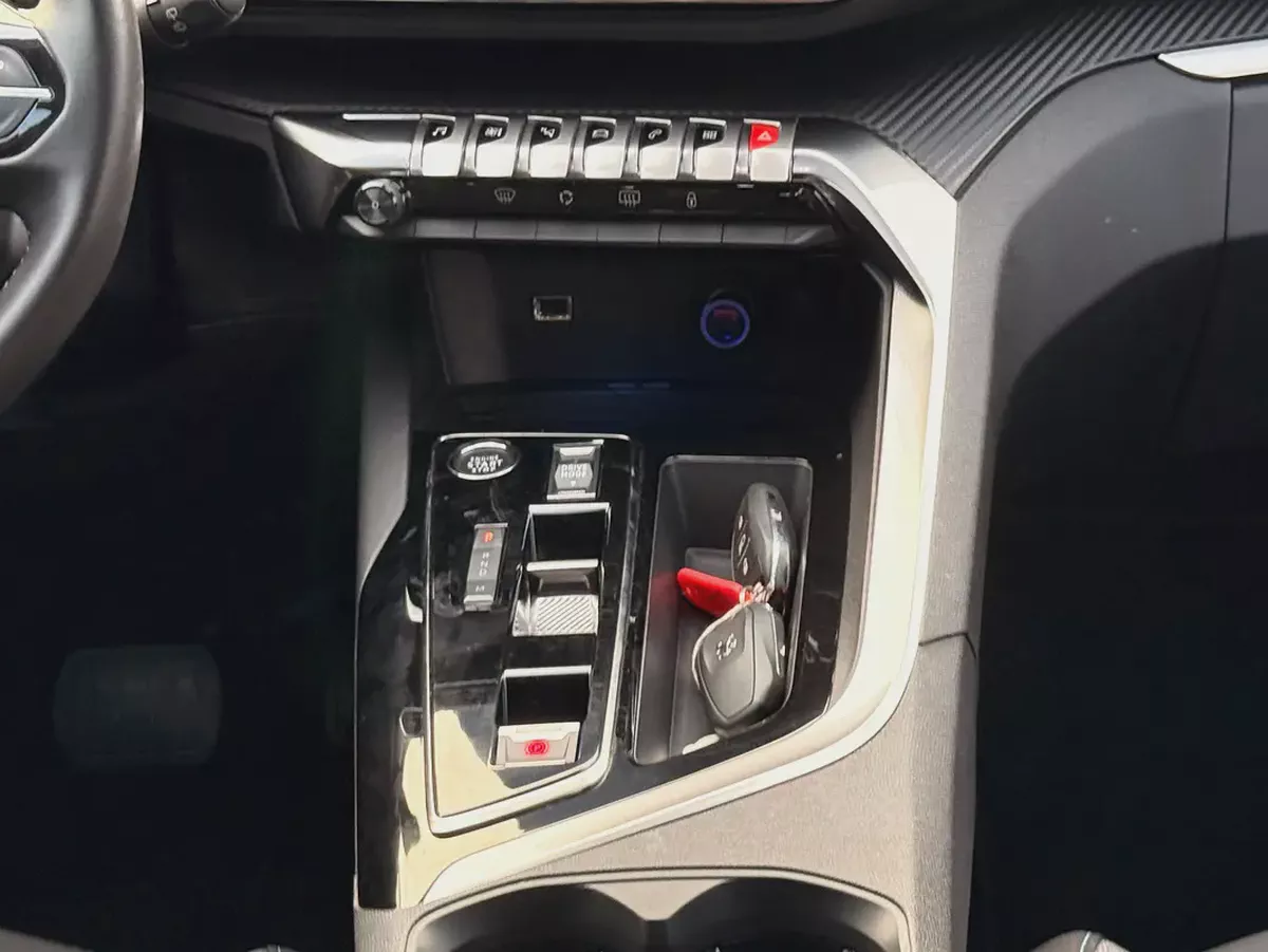 Experience the perfect blend of style and efficiency with the 2024 Peugeot 3008 Active. This brand-n-13-13