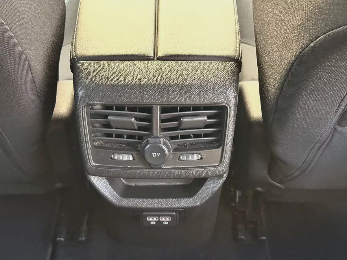 Experience the perfect blend of style and efficiency with the 2024 Peugeot 3008 Active. This brand-n-14-14
