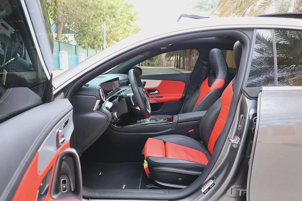 CLA250 4MATIC - GCC SPECS - 5 YEARS WARRANTY / SERVICE 105,000 KM - ACCIDENT FREE -