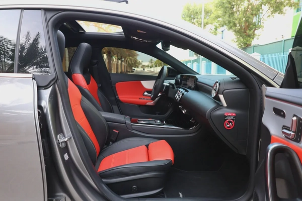 CLA250 4MATIC - GCC SPECS - 5 YEARS WARRANTY / SERVICE 105,000 KM - ACCIDENT FREE -