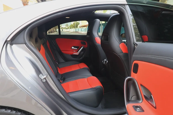 CLA250 4MATIC - GCC SPECS - 5 YEARS WARRANTY / SERVICE 105,000 KM - ACCIDENT FREE -