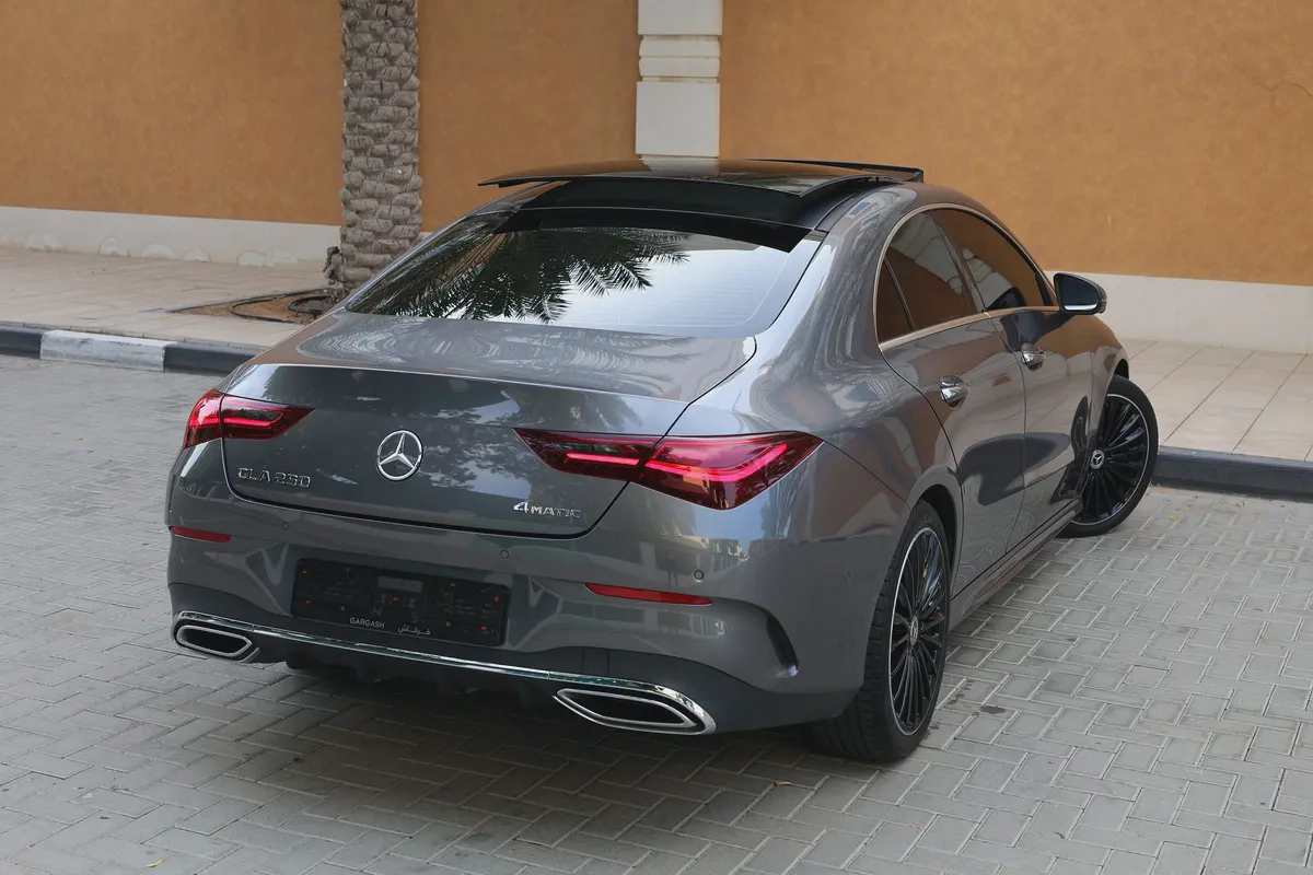 CLA250 4MATIC - GCC SPECS - 5 YEARS WARRANTY / SERVICE 105,000 KM - ACCIDENT FREE --5-5