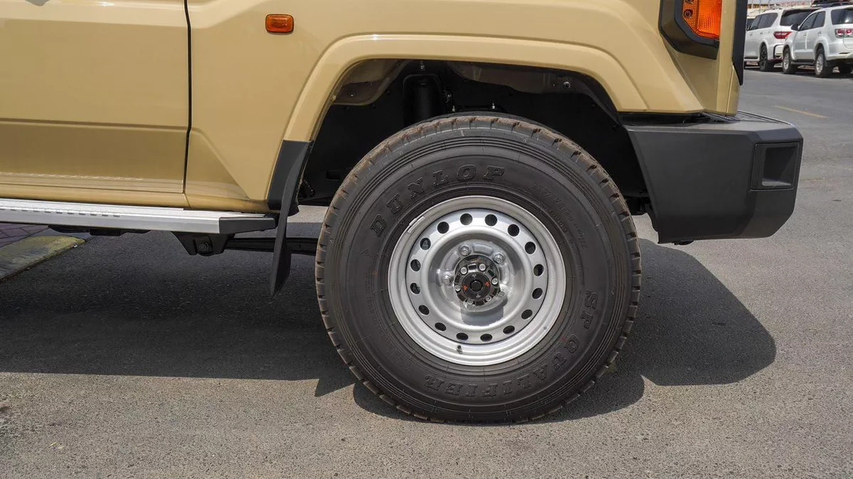 Toyota Land Cruiser Pick Up 4.0L  Oman Specs-17-0