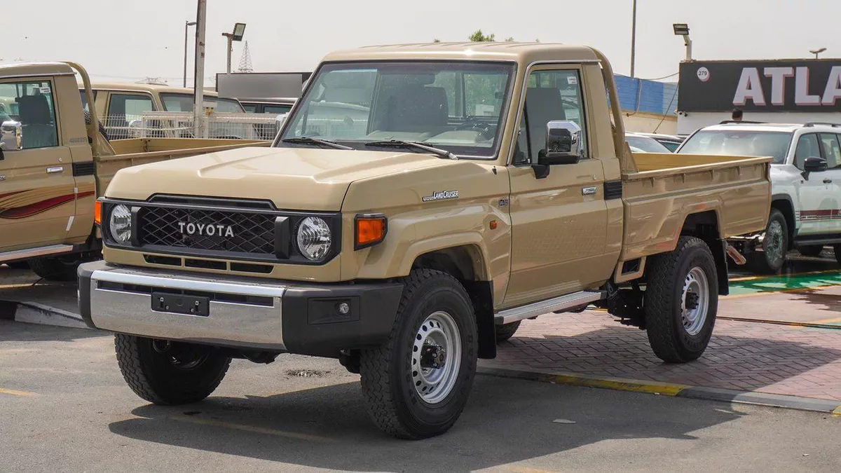 Toyota Land Cruiser Pick Up 4.0L  Oman Specs-2-0