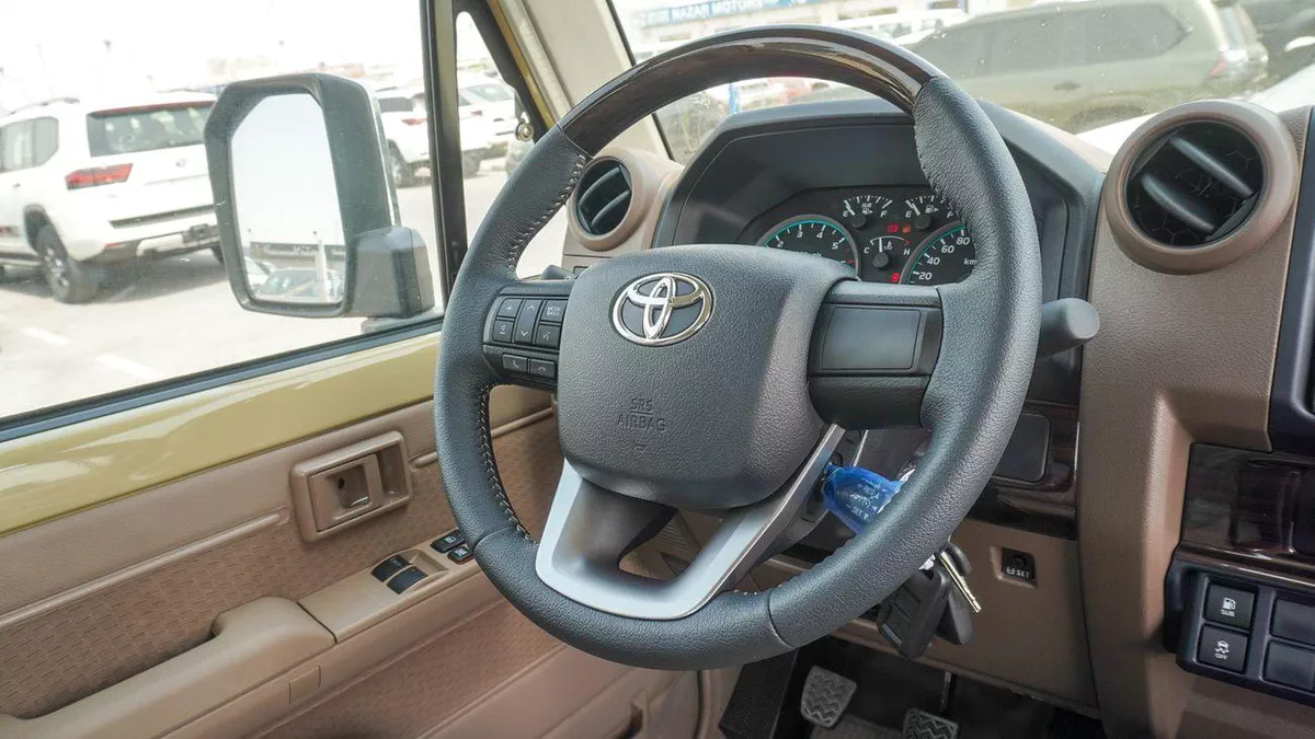 Toyota Land Cruiser Pick Up 4.0L  Oman Specs-7-0