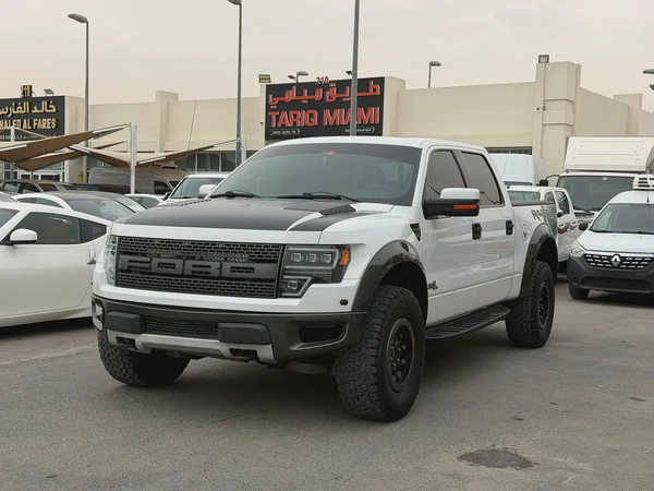 Ford Raptor, 2013 white, 4 doors