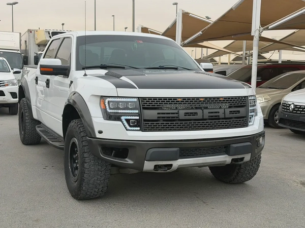 Ford Raptor, 2013 white, 4 doors