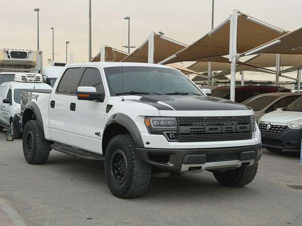 Ford Raptor, 2013 white, 4 doors