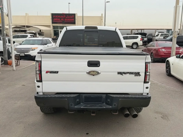 Ford Raptor, 2013 white, 4 doors