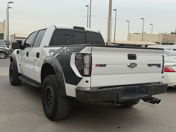 Ford Raptor, 2013 white, 4 doors