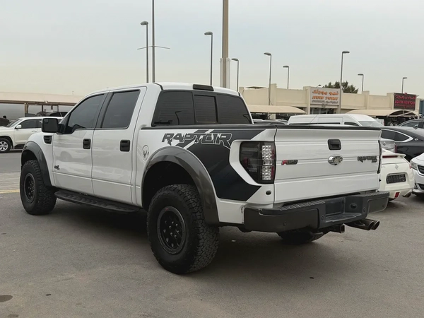 Ford Raptor, 2013 white, 4 doors
